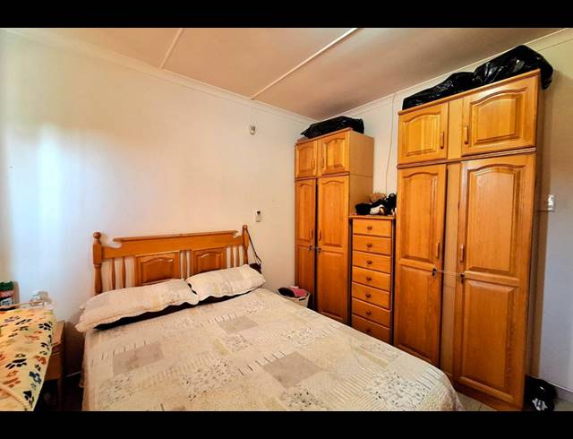 2 BEDROOM SECTIONAL TITLE FOR SALE IN CLARE ESTATE